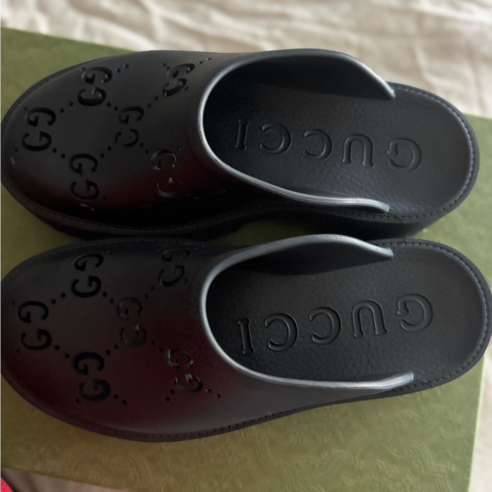 Gucci Wmns Platform Perforated G
Sandal 'Black Rubber'